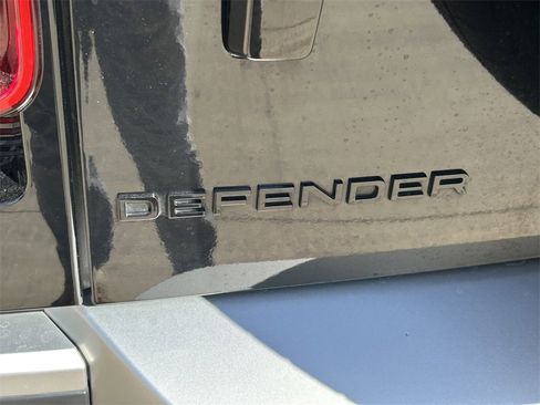 Used 2024 Land Rover Defender 110 S image 13