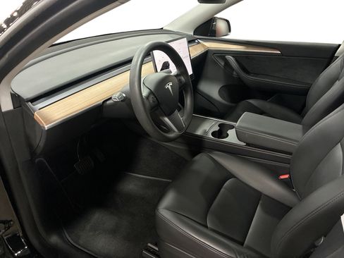Certified 2023 Tesla Model Y Long Range AWD/4WD image 9