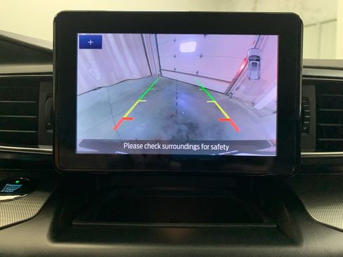 Used 2020 Ford Explorer XLT w/ Equipment Group 202A AWD/4WD image 31