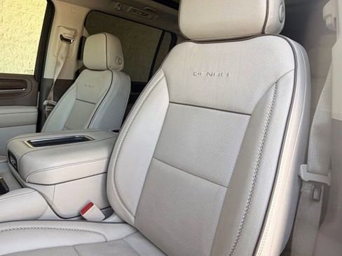 Used 2021 GMC Yukon XL Denali image 2