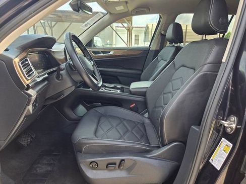 Used 2025 Volkswagen Atlas SE FWD image 23
