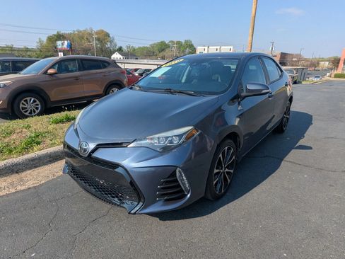 Used 2018 Toyota Corolla SE FWD image 3