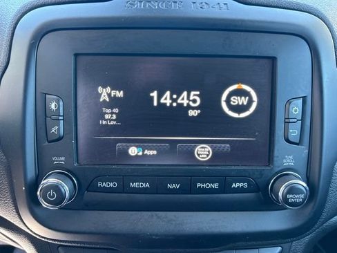Used 2017 Jeep Renegade Trailhawk w/ Premium Trailhawk Package AWD/4WD image 21