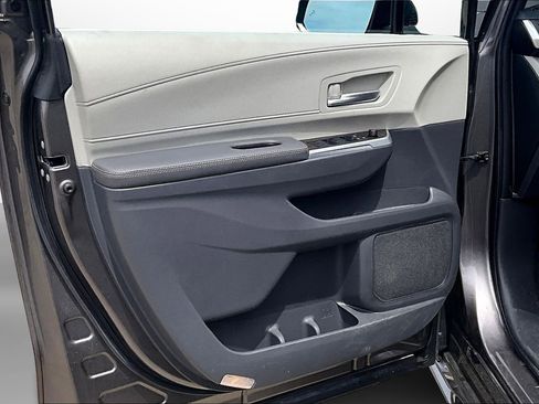 Used 2023 Toyota Sienna XLE image 25