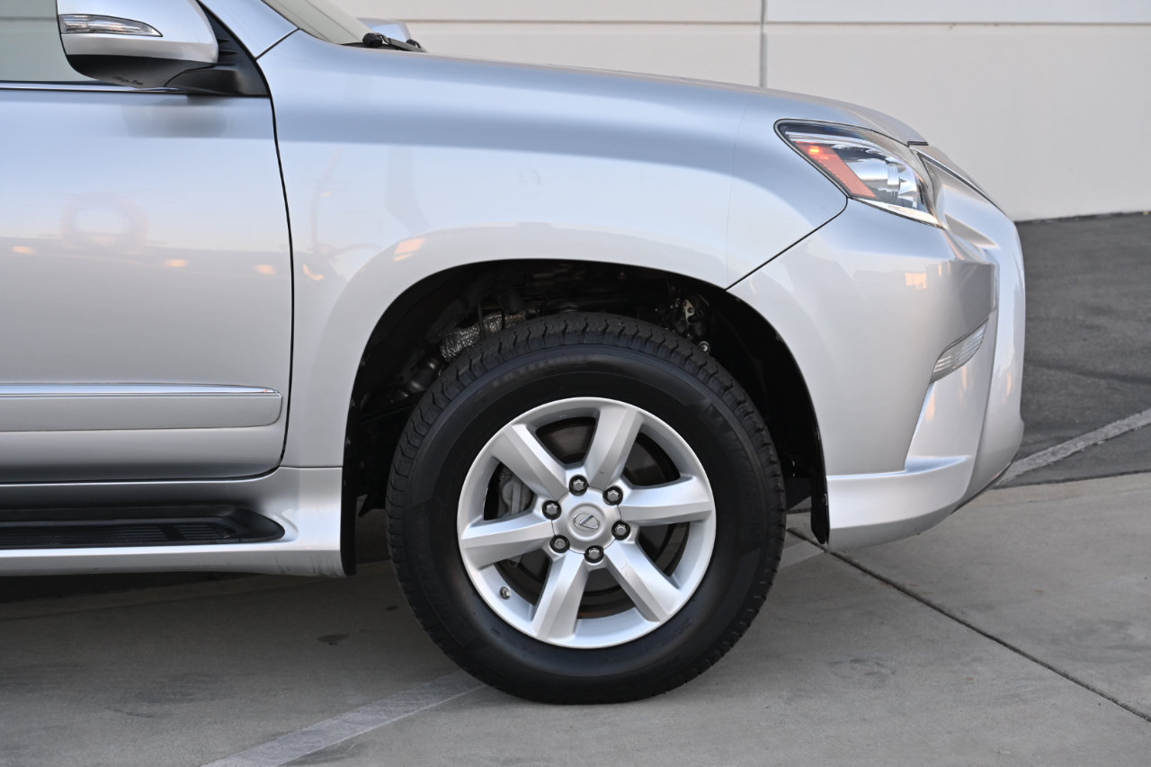 Used 2018 Lexus GX 460 w/ Navigation Package AWD/4WD image 28