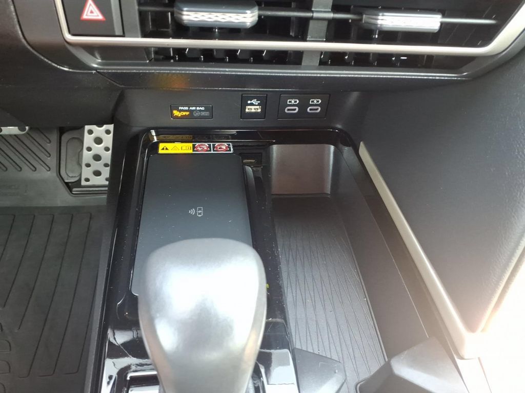 Used 2025 Toyota Camry XSE AWD/4WD image 11