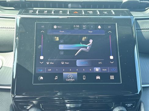 New 2025 Jeep Grand Cherokee L Laredo image 24