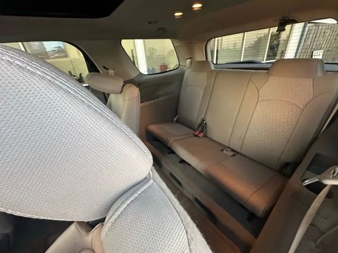 Used 2016 GMC Acadia SLE image 16