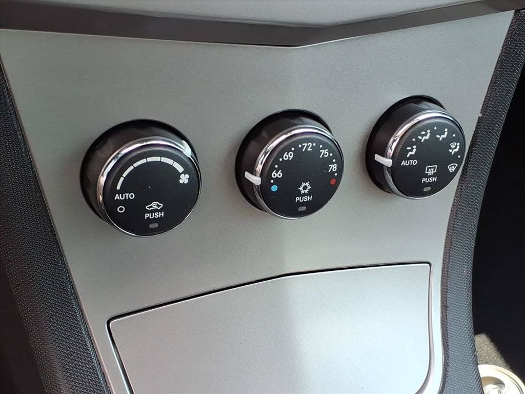 Used 2010 Chrysler Sebring Limited FWD image 26