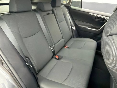 Used 2021 Toyota RAV4 LE AWD/4WD image 23