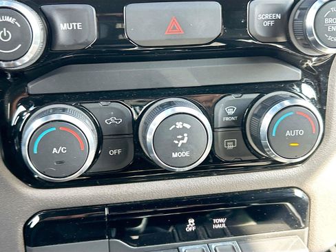 Used 2022 RAM 1500 Big Horn AWD/4WD image 32