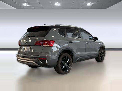 Certified 2024 Volkswagen Taos SE w/ Panoramic Sunroof Package FWD image 9