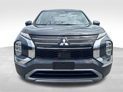 Used 2025 Mitsubishi Outlander AWD image 2