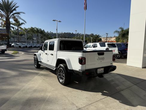 Used 2020 Jeep Gladiator Overland image 23