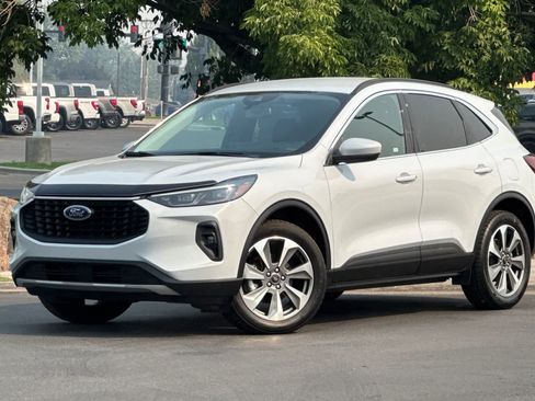 Certified 2025 Ford Escape Platinum AWD/4WD image 1