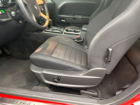 Used 2010 Dodge Challenger R/T RWD image 10