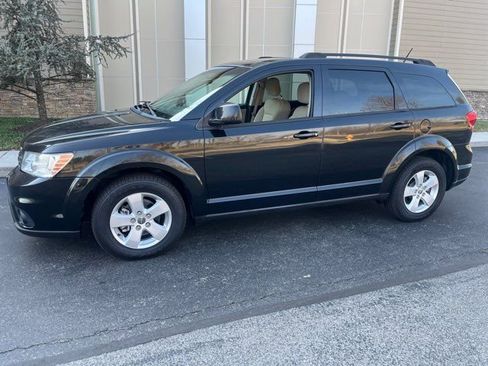 Used 2012 Dodge Journey SXT w/ Flexible Seating Group image 3