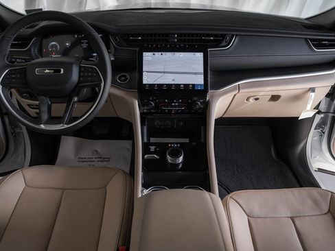 New 2025 Jeep Grand Cherokee L Limited w/ Luxury Tech Group II image 19