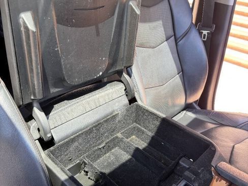 Used 2018 Cadillac Escalade ESV Luxury RWD image 21