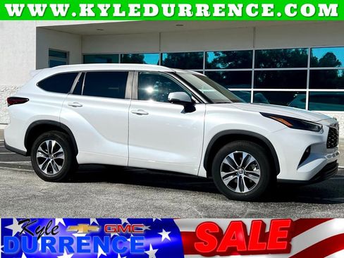 Used 2024 Toyota Highlander XLE image 1