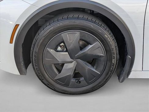 Used 2024 Toyota Prius LE image 10