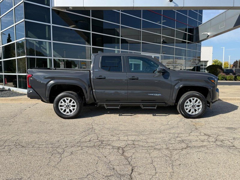 Used 2025 Toyota Tacoma SR5 AWD/4WD image 2
