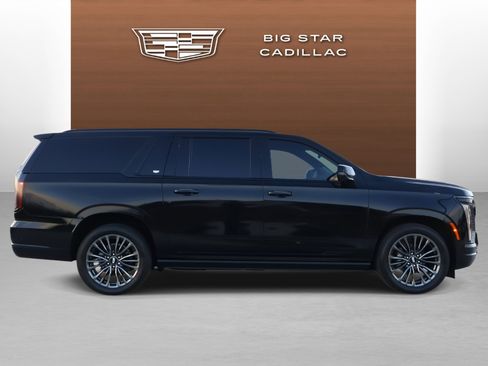 Used 2025 Cadillac Escalade ESV Sport Platinum image 6