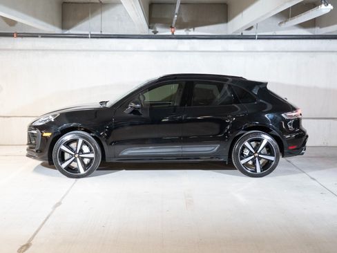 Certified 2023 Porsche Macan AWD/4WD image 2