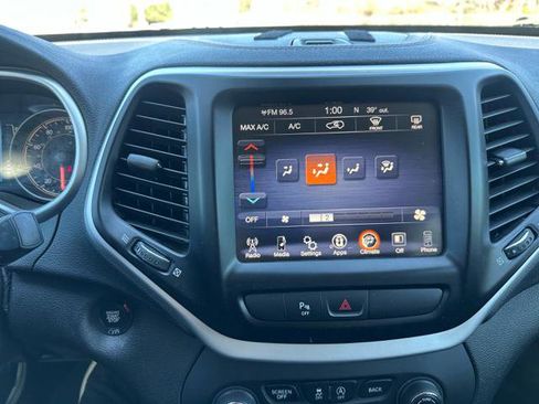 Used 2018 Jeep Cherokee Latitude Plus image 24