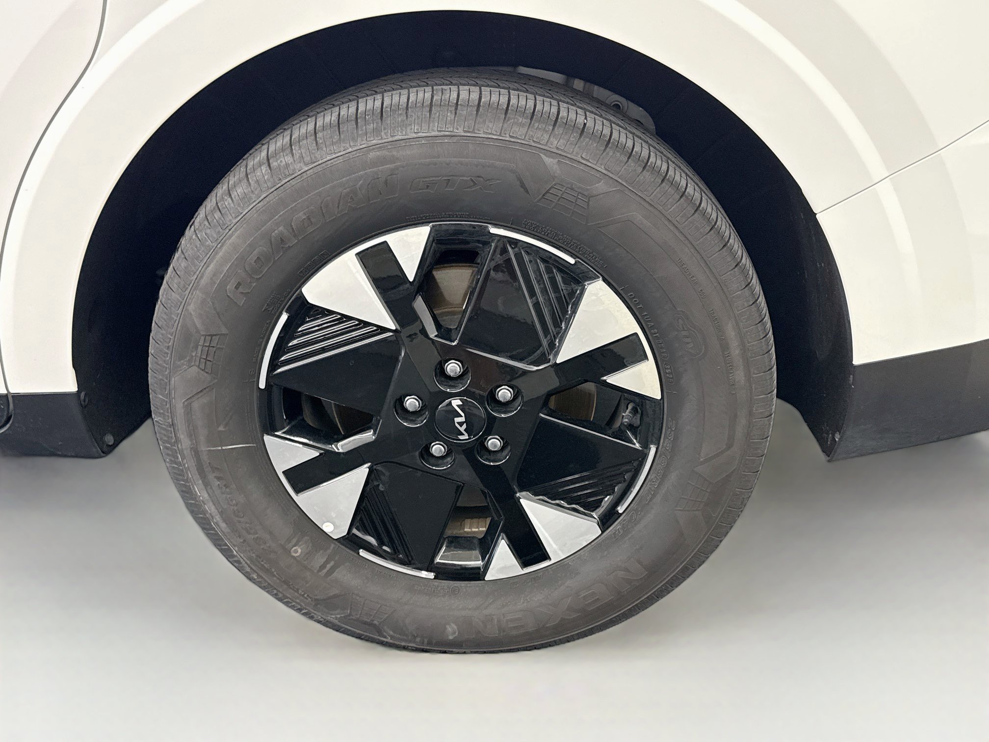Used 2026 Kia Carnival LXS FWD image 11