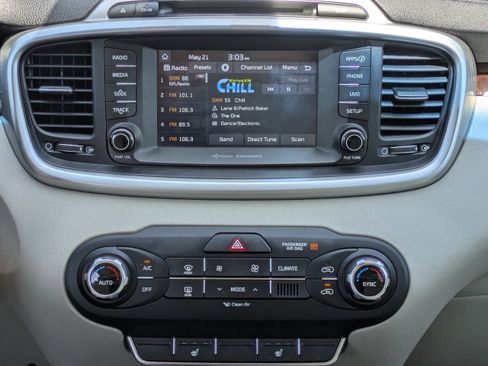 Used 2018 Kia Sorento FWD image 18