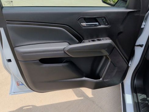 Used 2025 Chevrolet Colorado LT AWD/4WD image 11