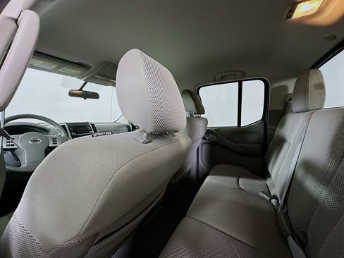 Used 2017 Nissan Frontier SV image 9