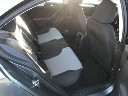 Used 2017 Volkswagen Jetta S image 10