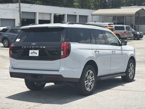 New 2026 Ford Expedition Active RWD image 7