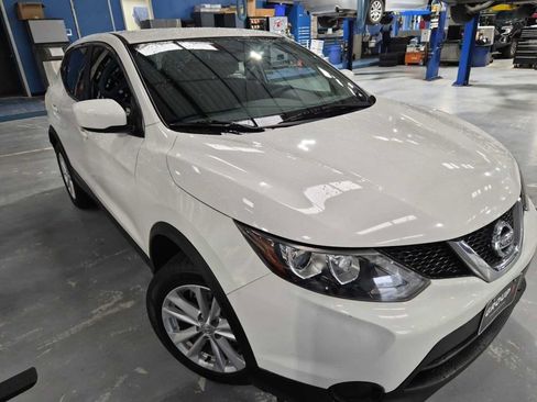 Used 2017 Nissan Rogue Sport S w/ S Appearance Package FWD image 4