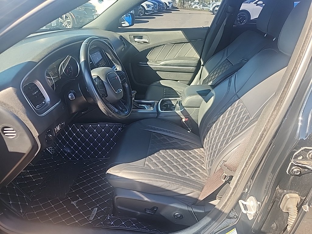 Used 2019 Dodge Charger SXT RWD image 18