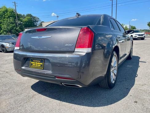 Used 2019 Chrysler 300 Limited AWD/4WD image 3