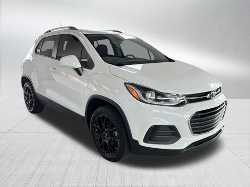 Used 2021 Chevrolet Trax LT w/ Driver Confidence Package AWD/4WD image 3