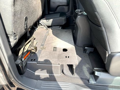 Used 2018 Nissan Titan SV w/ SV Convenience Package image 36