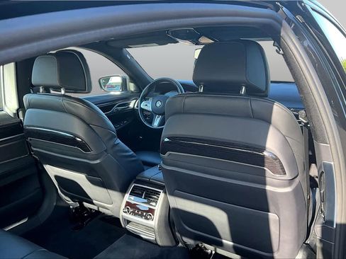 Used 2020 BMW 750i xDrive w/ Executive Package AWD/4WD image 20