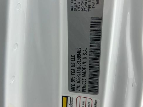 Used 2025 Jeep Gladiator Sport image 35