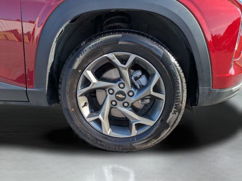 Used 2025 Chevrolet Trax LT FWD image 31