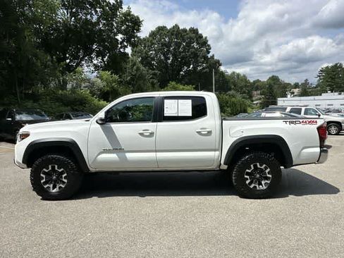 Used 2018 Toyota Tacoma TRD Off-Road AWD/4WD image 2