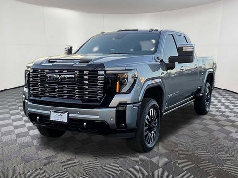 Used 2025 GMC Sierra 3500 Denali Ultimate image 3
