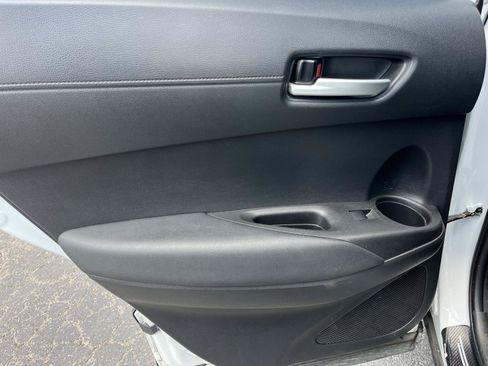 Used 2022 Toyota Corolla Cross XLE w/ Convenience Package FWD image 17