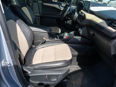 Used 2022 Ford Escape Titanium w/ Titanium Elite Package AWD/4WD image 10