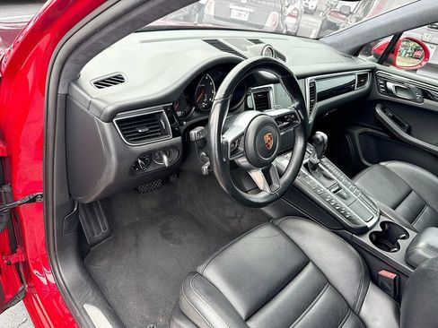 Used 2018 Porsche Macan Turbo w/ Premium Package Plus image 10