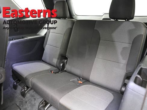 Used 2021 Chevrolet Traverse LT image 27