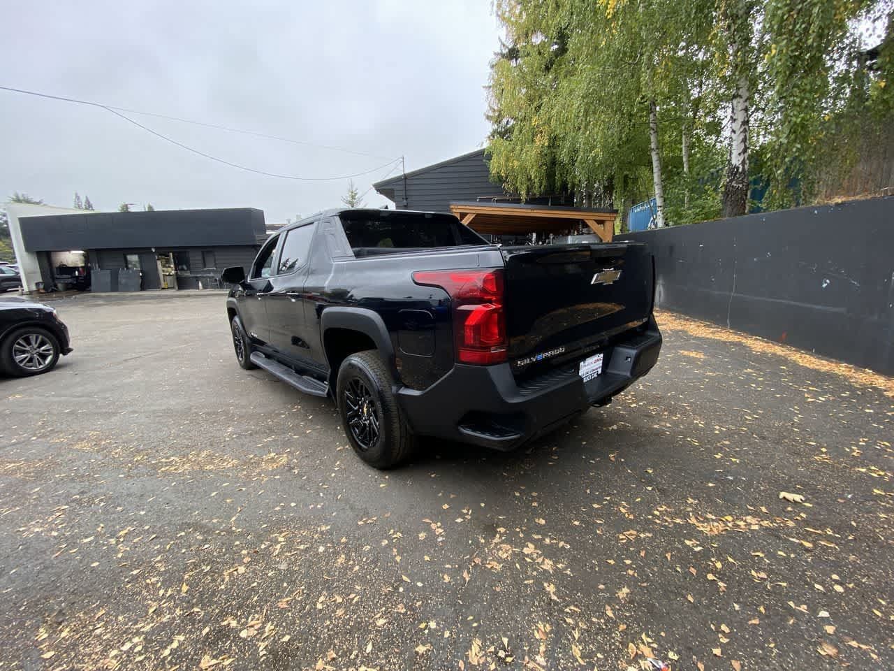 Used 2024 Chevrolet Silverado EV W/T AWD/4WD image 4